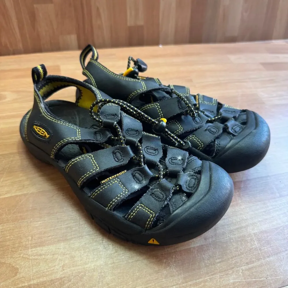KEEN Big Kids' Newport H2 Sandals (Color: Black/Keen Yellow)